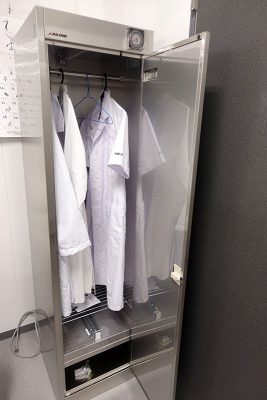 紫外線殺菌白衣ロッカー